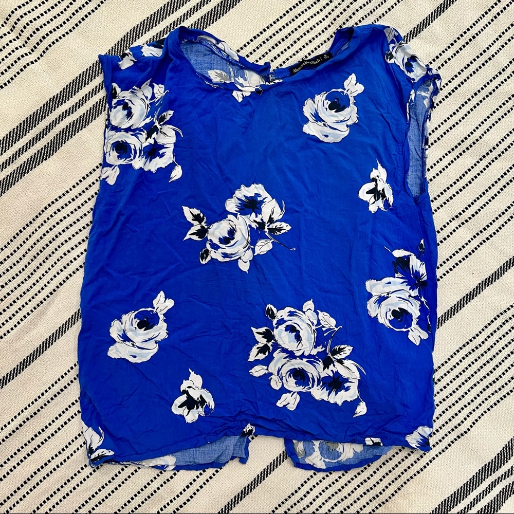 Blue Abercrombie top with white flowers - size small